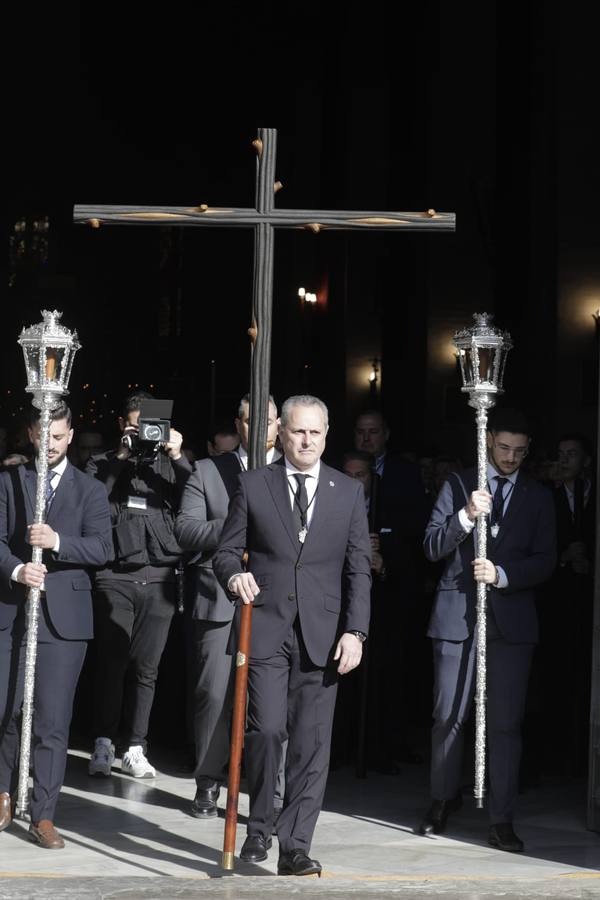 El Cristo de las Almas ha presidido el Viacrucis del Consejo de Cofradías, un clásico en la Cuaresma de Sevilla