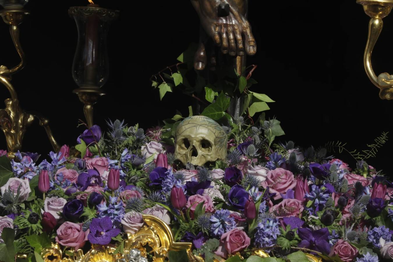 El Cristo de las Almas ha presidido el Viacrucis del Consejo de Cofradías, un clásico en la Cuaresma de Sevilla