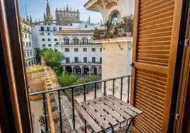 El asombroso piso a la venta en la plaza del Cabildo con vistas de la Catedral de Sevilla