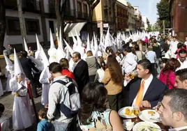 Los hosteleros sevillanos, en contra de la 'Ley seca' del Ayuntamiento en Semana Santa
