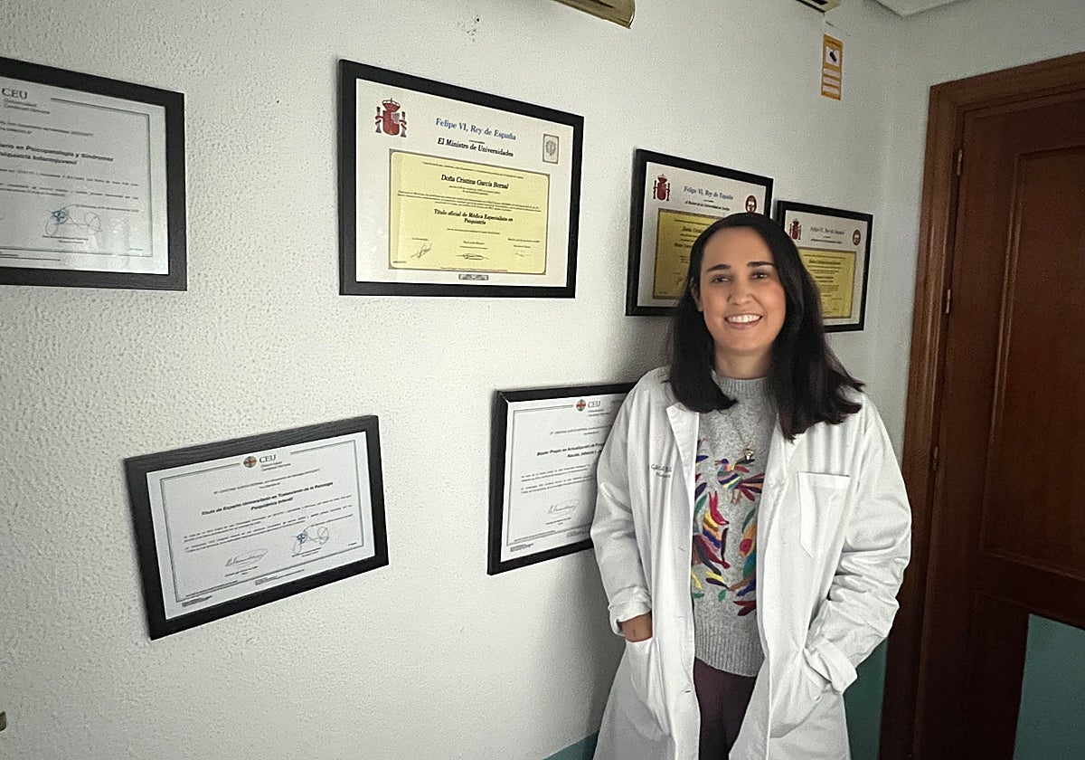 Cristina García Bernal en su consulta privada en Sevilla