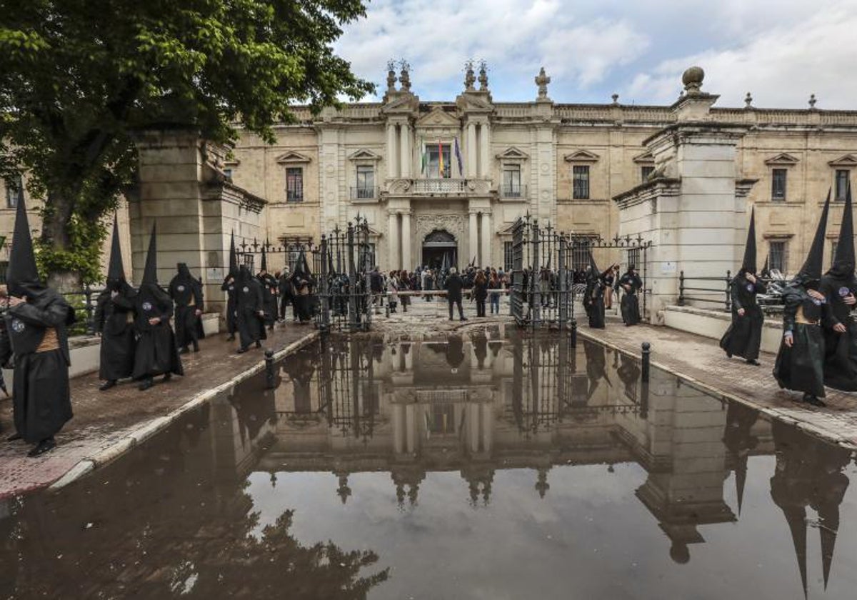 Nazarenos de los Estudiantes el pasado Martes Santo de 2022