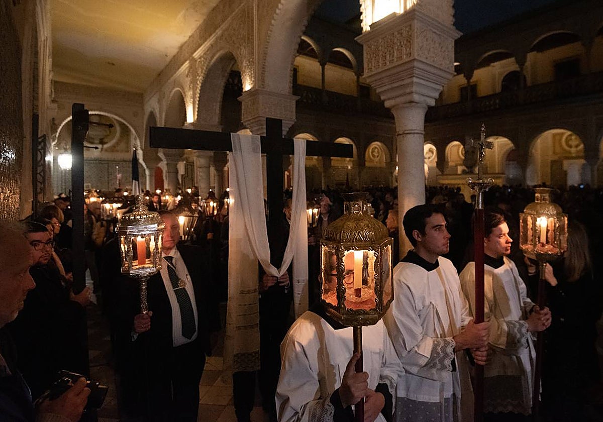 El viacrucis de la Pía Unión en el patio interior de la Casa de Pilatos