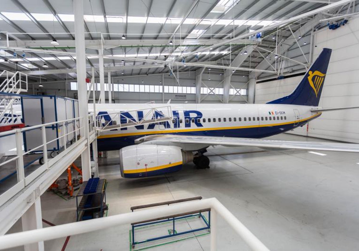 Interior del hagar de Ryanair de Sevilla