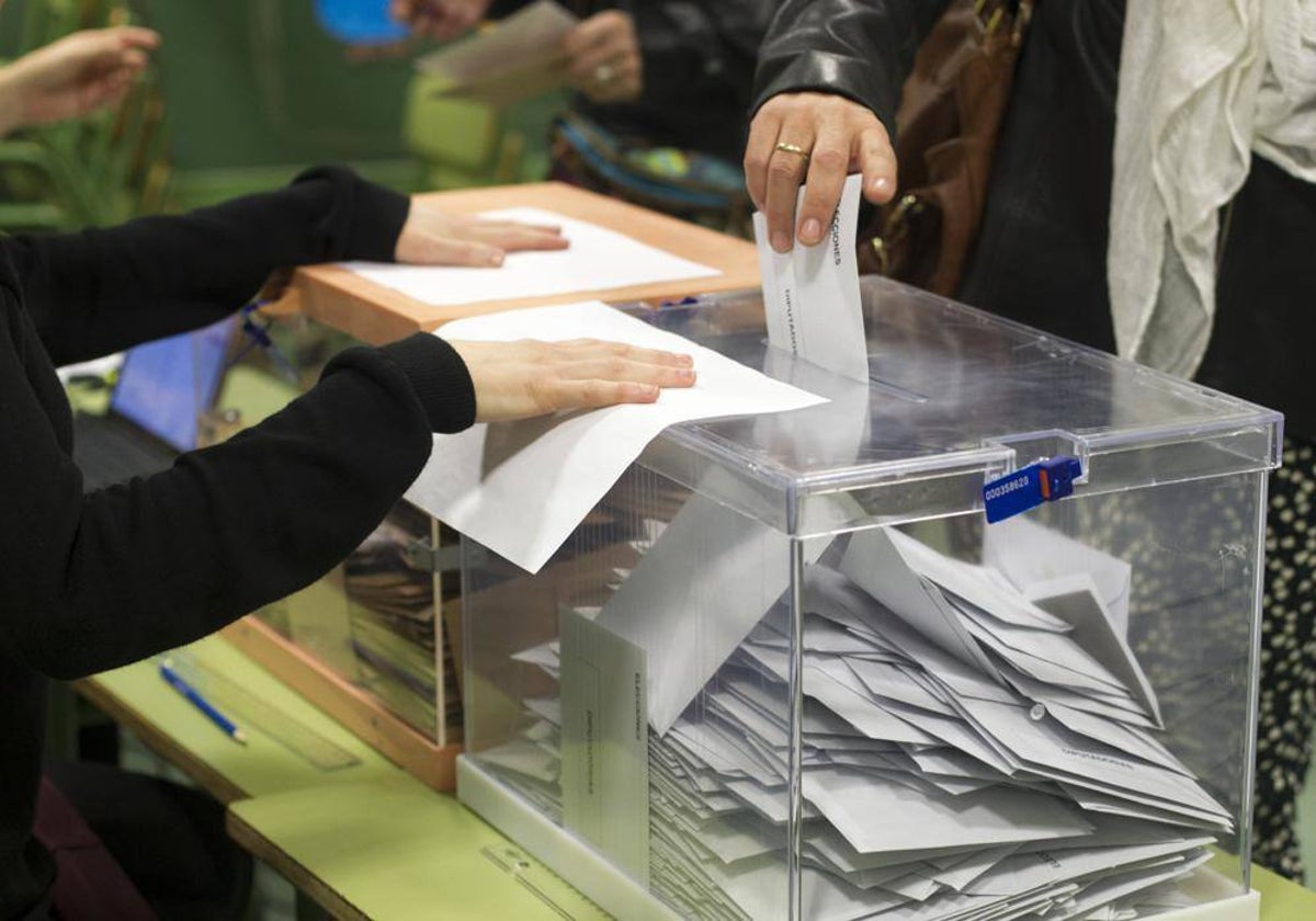 Imagen de archivo de una urna electoral