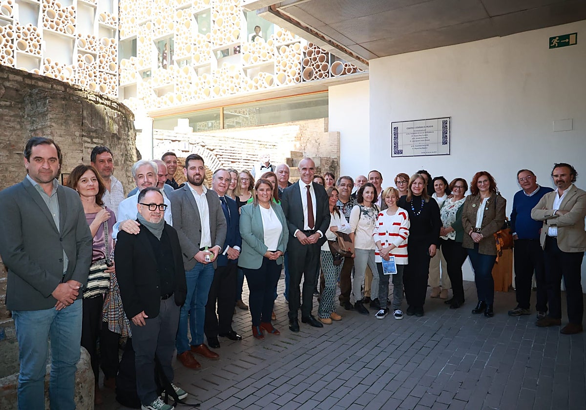 El alcalde, Antonio Muñoz, con los asistentes al acto