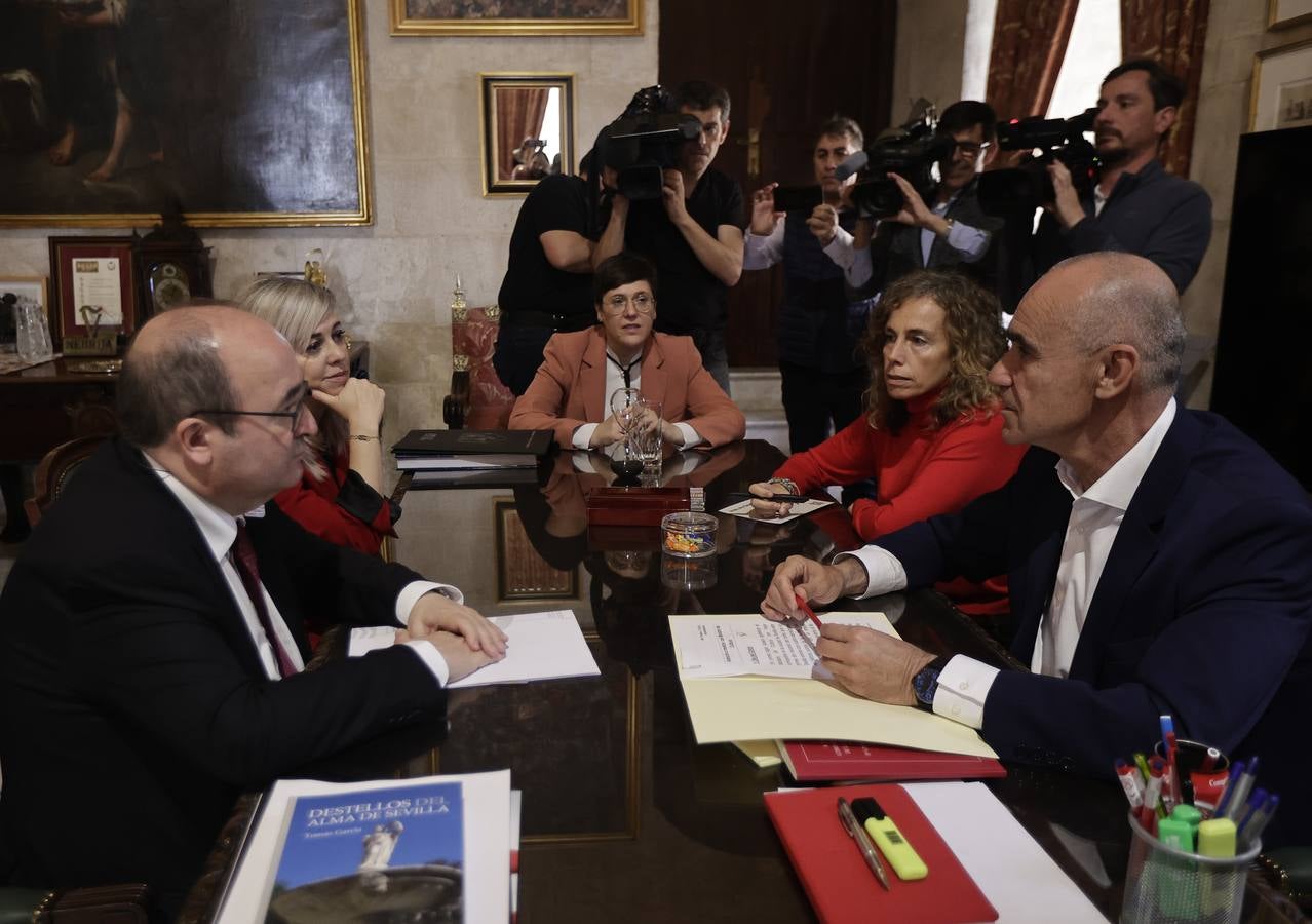 Unas 50 obras componen la exposición de arte sacro en el Ayuntamiento de Sevilla