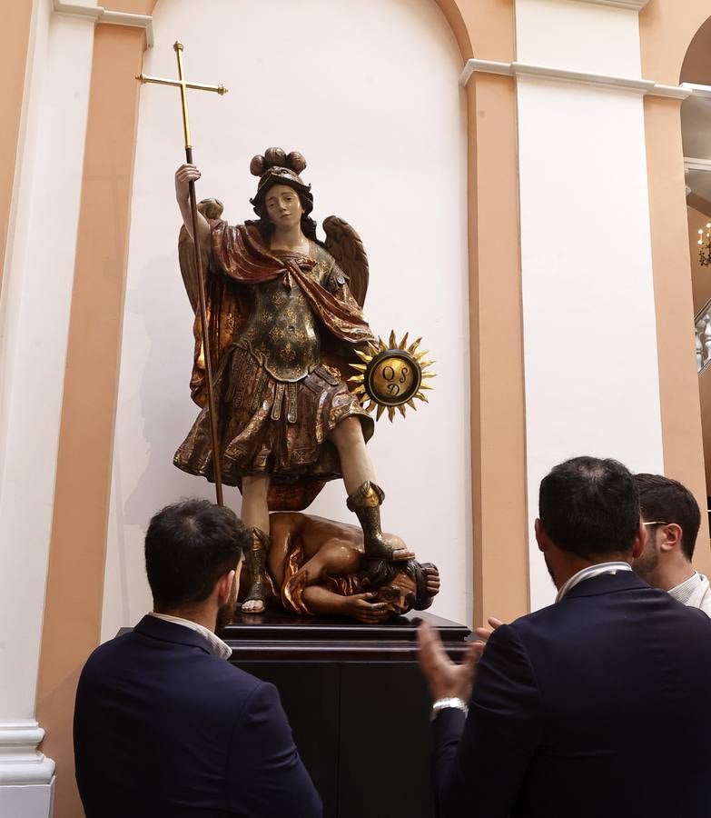 Unas 50 obras componen la exposición de arte sacro en el Ayuntamiento de Sevilla