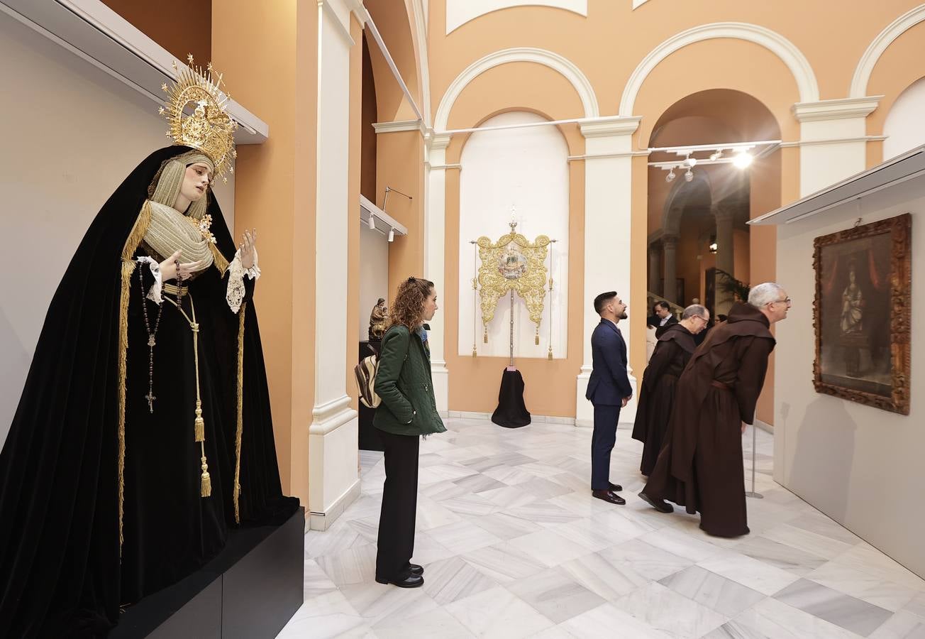 Unas 50 obras componen la exposición de arte sacro en el Ayuntamiento de Sevilla