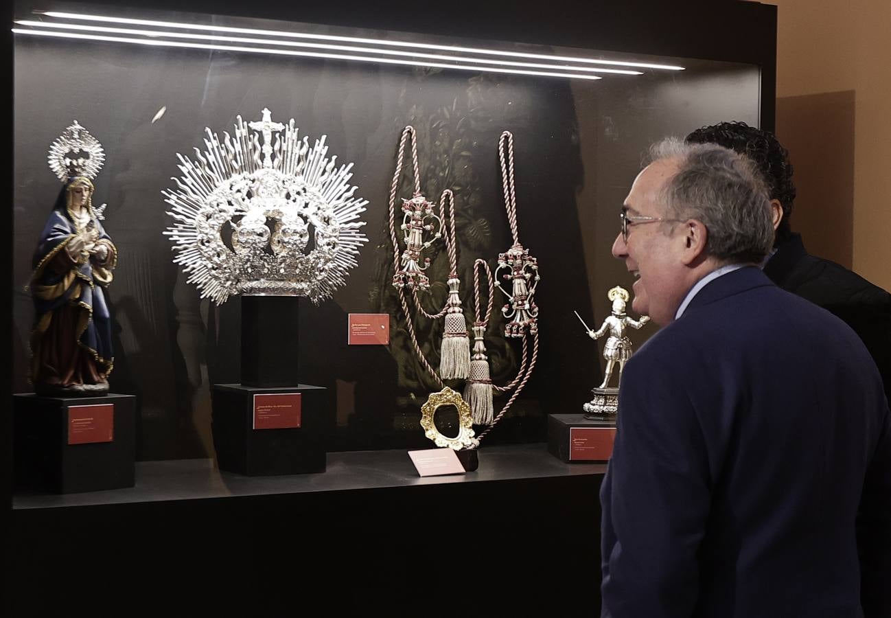 Unas 50 obras componen la exposición de arte sacro en el Ayuntamiento de Sevilla