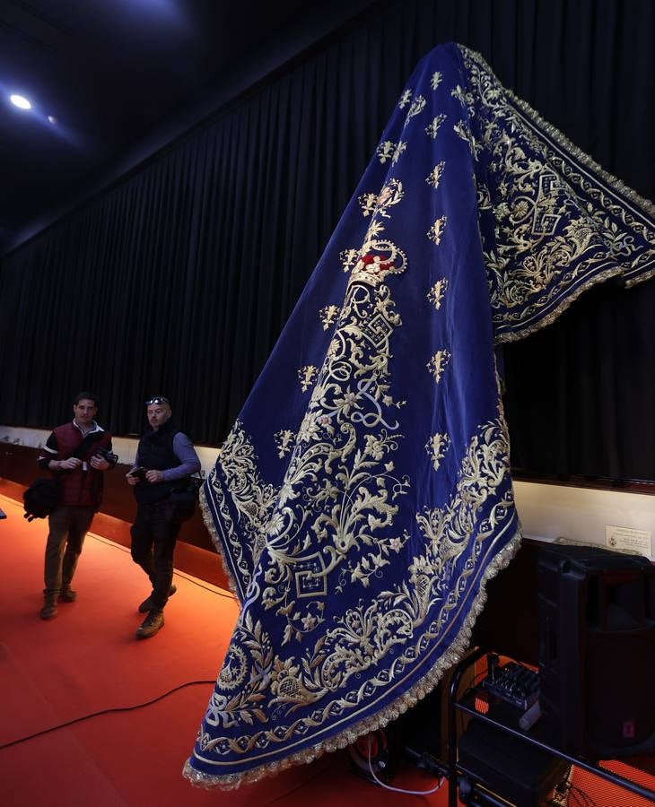 Unas 50 obras componen la exposición de arte sacro en el Ayuntamiento de Sevilla