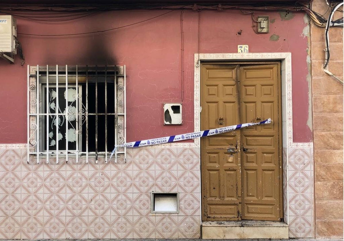 Horas después del tiroteo, salieron ardiendo dos viviendas de la familia de los detenidos