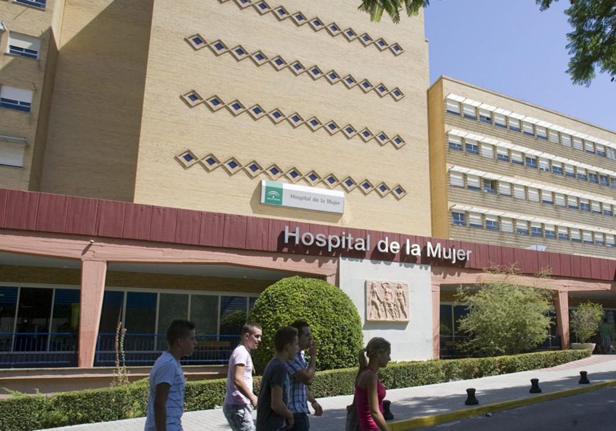 Fachada del hospital de la Mujer donde dio a luz una de las detenidas