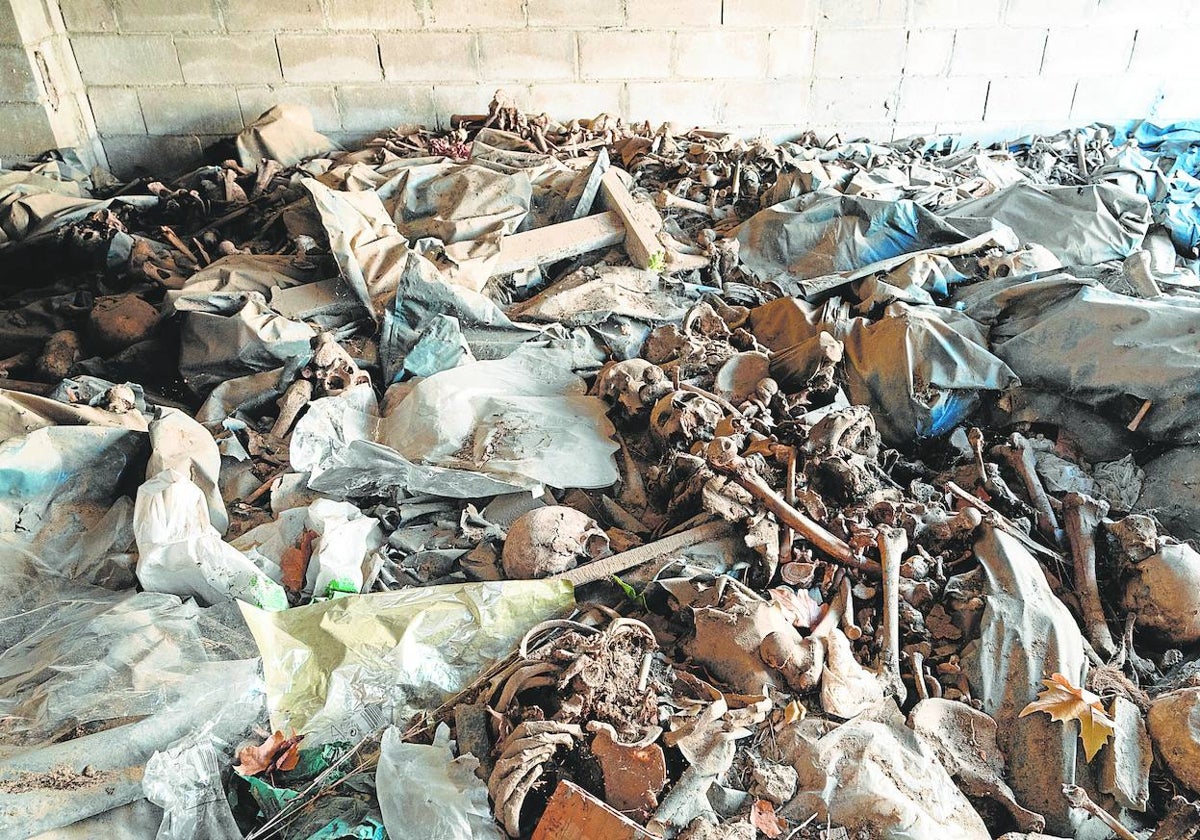 Restos en el cementerio