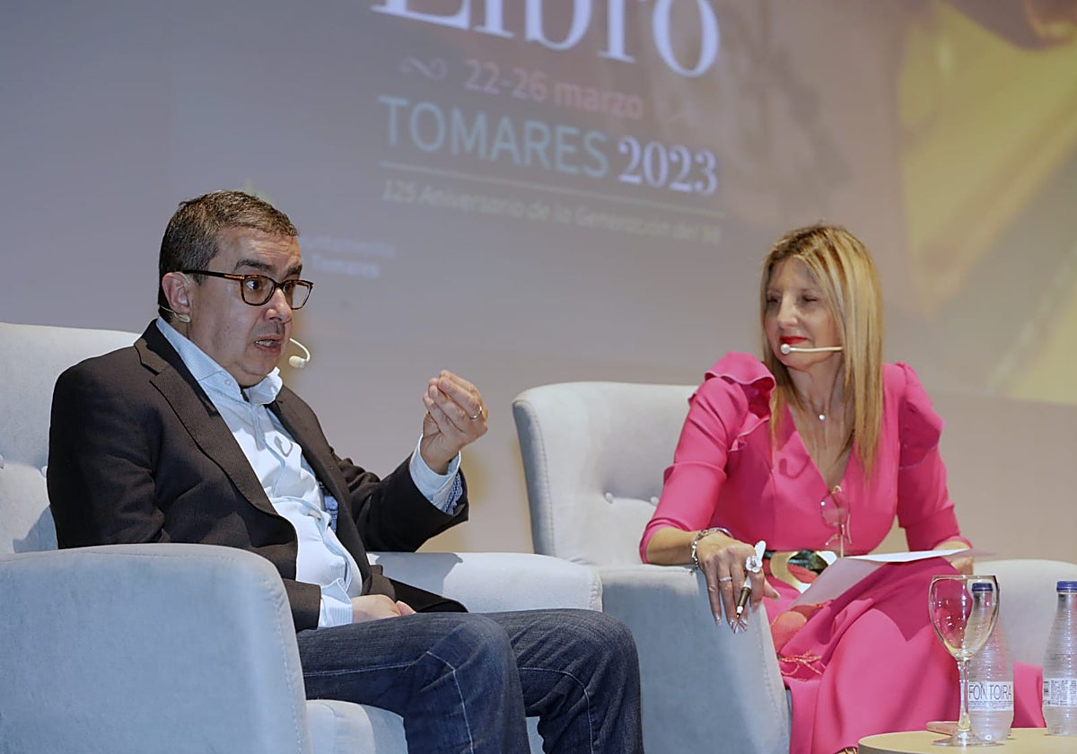 Francisco Robles y Lola Chaves durante la presentación del documental en la Feria del Libro de Tomares