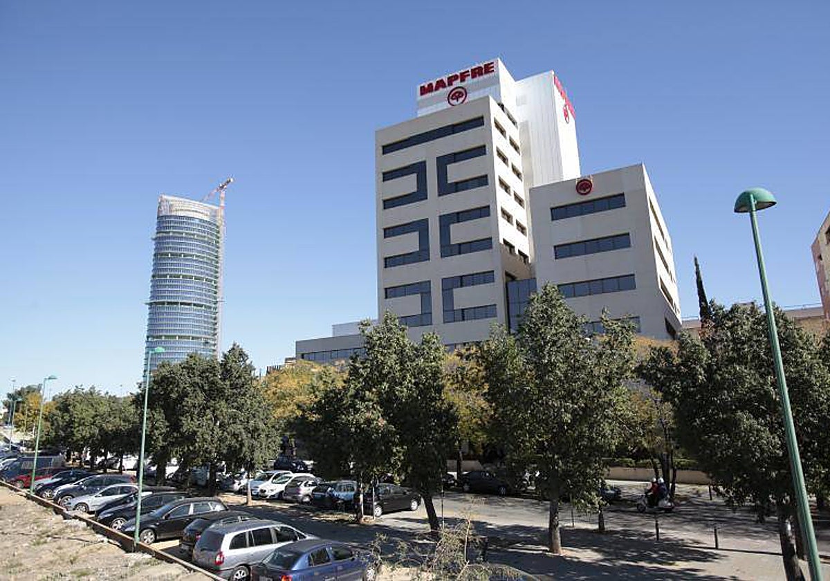 Imagen del edificio Mapfre de Sevilla desde Ronda de los Tejares
