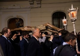 La víspera del Domingo de Pasión dejó un ambiente de pura Semana Santa en Sevilla