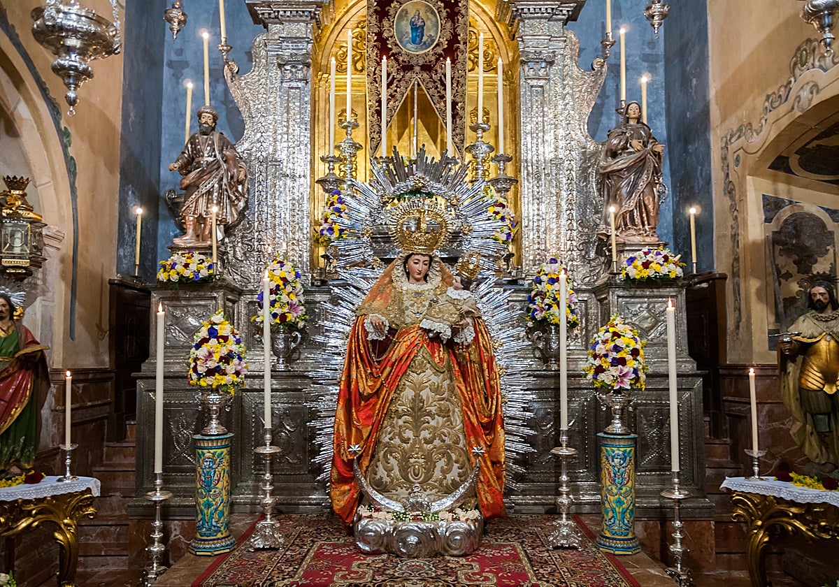 Virgen de la Alegría en besamanos