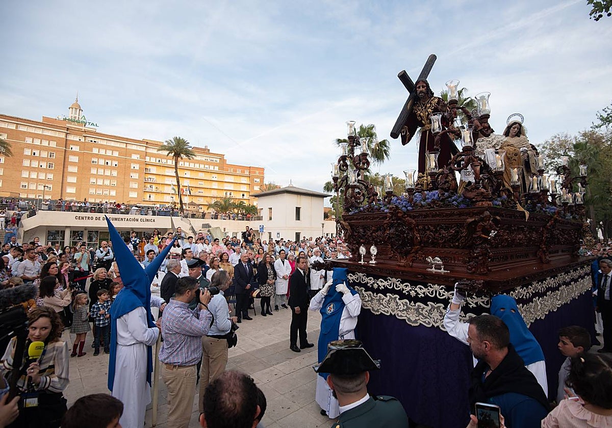 La hermandad de La Misión tuvo una estación de penitencia espléndida este Viernes de Dolores