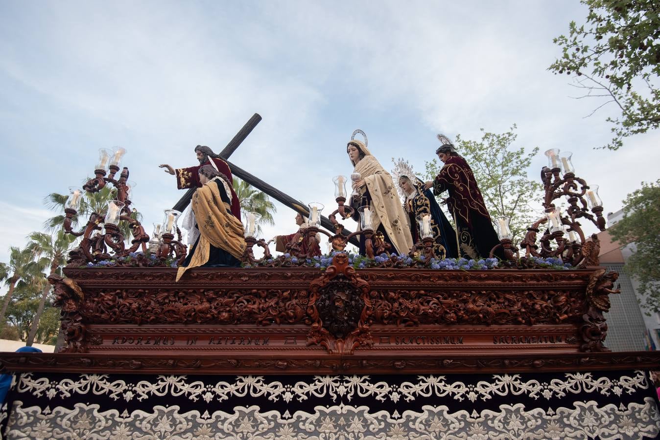 La hermandad de La Misión tuvo una estación de penitencia espléndida este Viernes de Dolores
