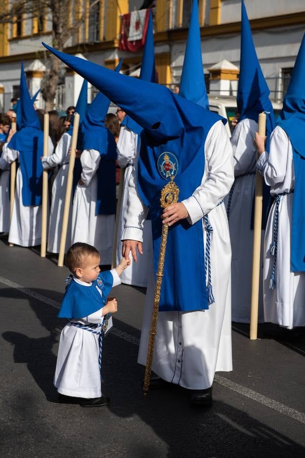 La hermandad de La Misión tuvo una estación de penitencia espléndida este Viernes de Dolores