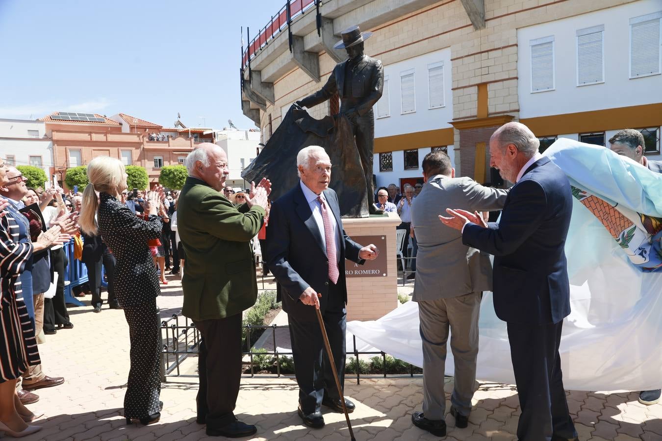 Inauguración del monumento a Curro Romero en La Algaba