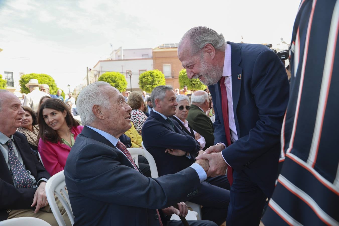 Inauguración del monumento a Curro Romero en La Algaba