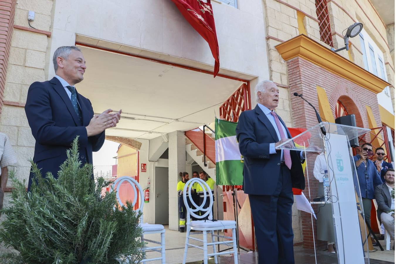 Inauguración del monumento a Curro Romero en La Algaba