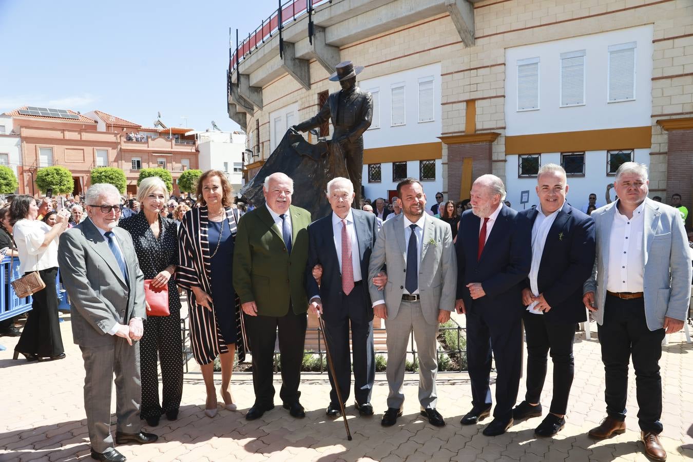 Inauguración del monumento a Curro Romero en La Algaba