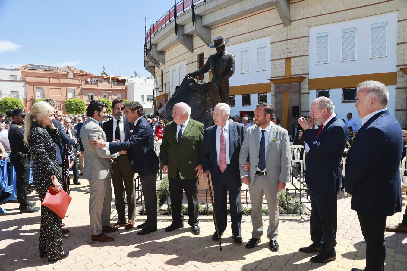 Inauguración del monumento a Curro Romero en La Algaba