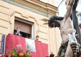 Misión cumplida:  Sevilla se rinde a las vísperas en el día grande de los barrios