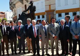 Curro Romero inaugura su monumento en La Algaba: «Me encantaría poder torear para ustedes»
