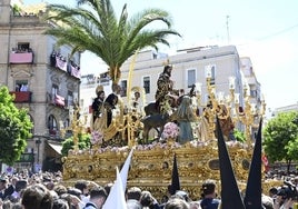 En imágenes, la ilusión de regresar a la infancia con La Borriquita en Sevilla