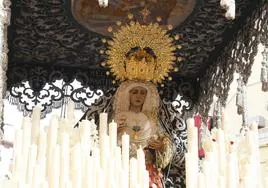 La vibrante entrada de la Virgen de la Candelaria en la Campana este Martes Santo
