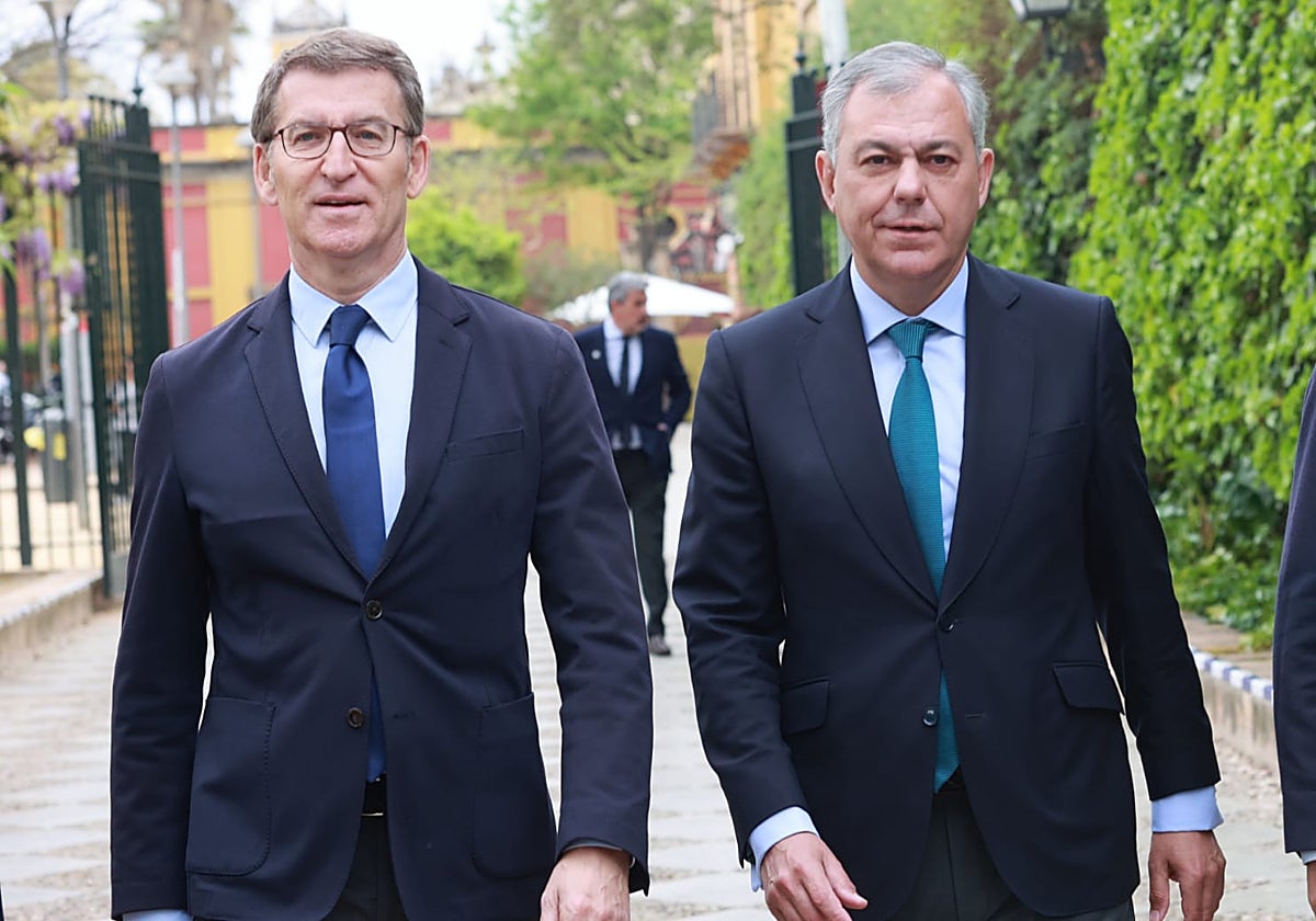 Alberto Núñez Feijóo y José Luis Sanz a su llegada antes de comparecer ante los medios