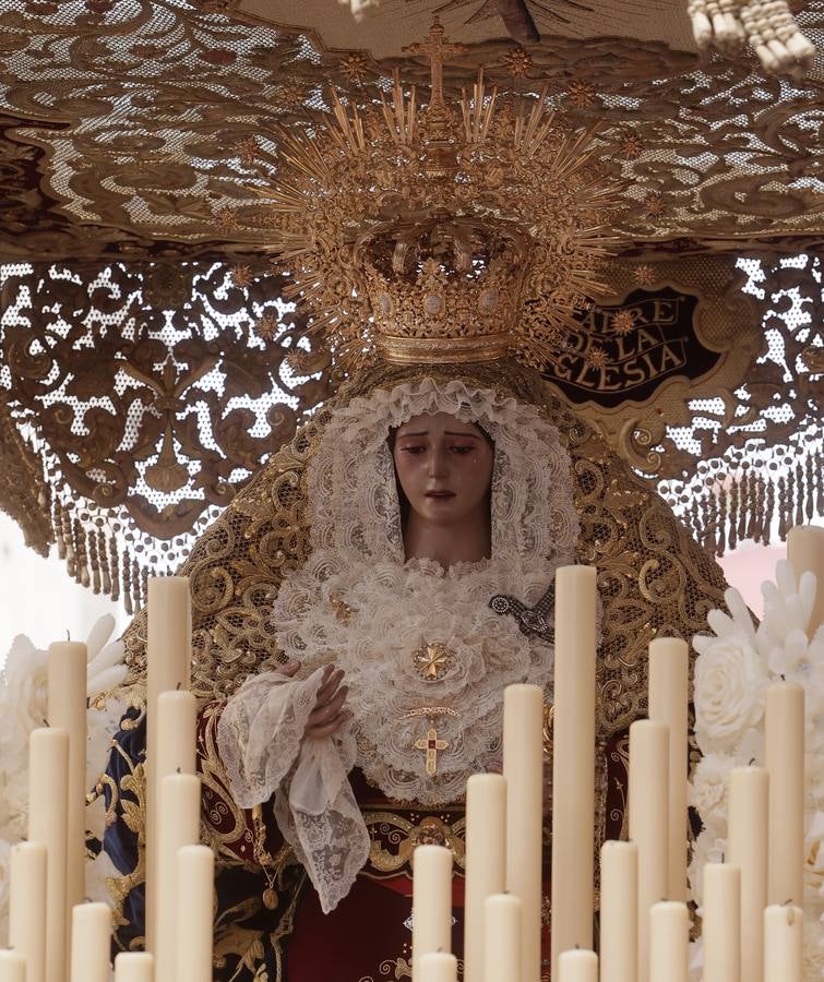 Salida de la hermandad de San Esteban en el Martes Santo de la Semana Santa de Sevilla 2023
