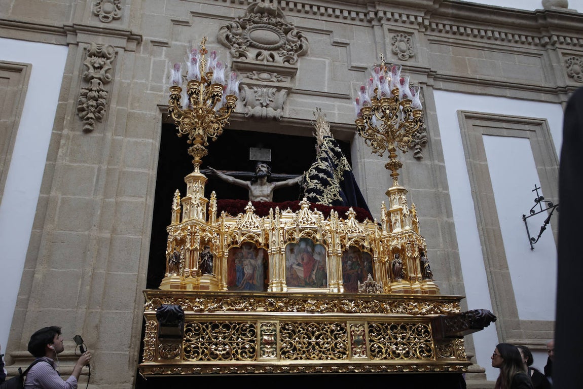 Imágenes de la Hermandad de Santa Cruz durante su estación de penitencia del Martes Santo