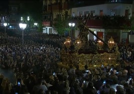 En vídeo: el Gran Poder se adentra con majestuosidad en la plaza de la Campana