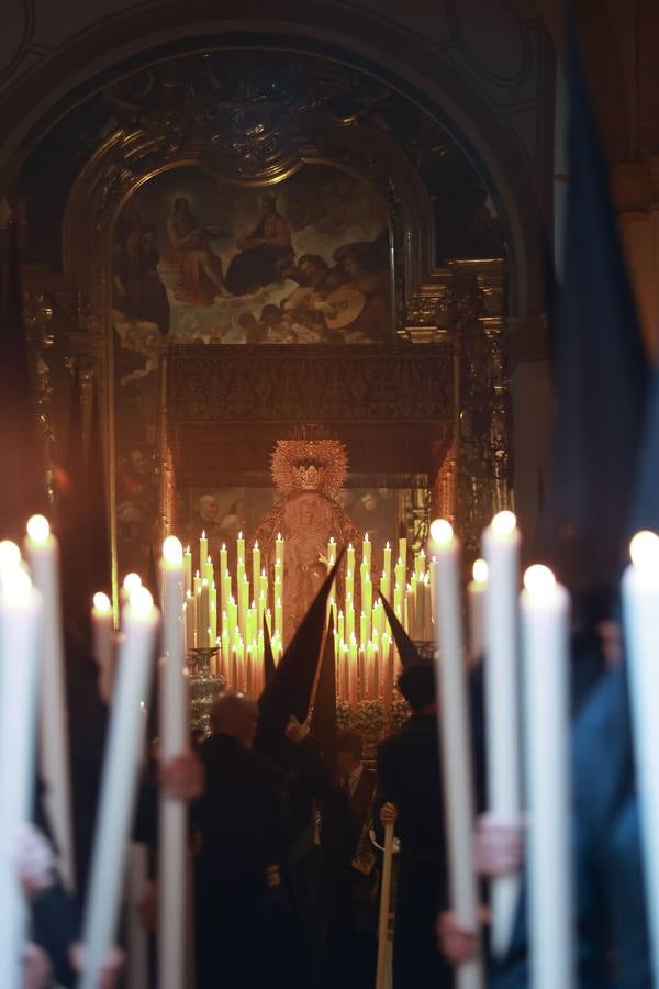 La hermandad de San Isidoro tras salir de su parroquia hacia la carrera oficial