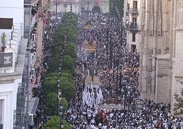 Sevilla entierra la Semana Santa más grande del siglo XXI