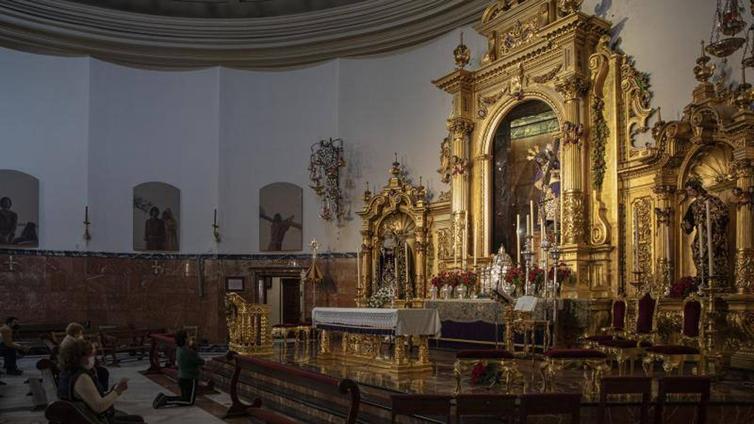 El directo de la basílica del Gran Poder se queda encendido de noche por error con decenas de espectadores