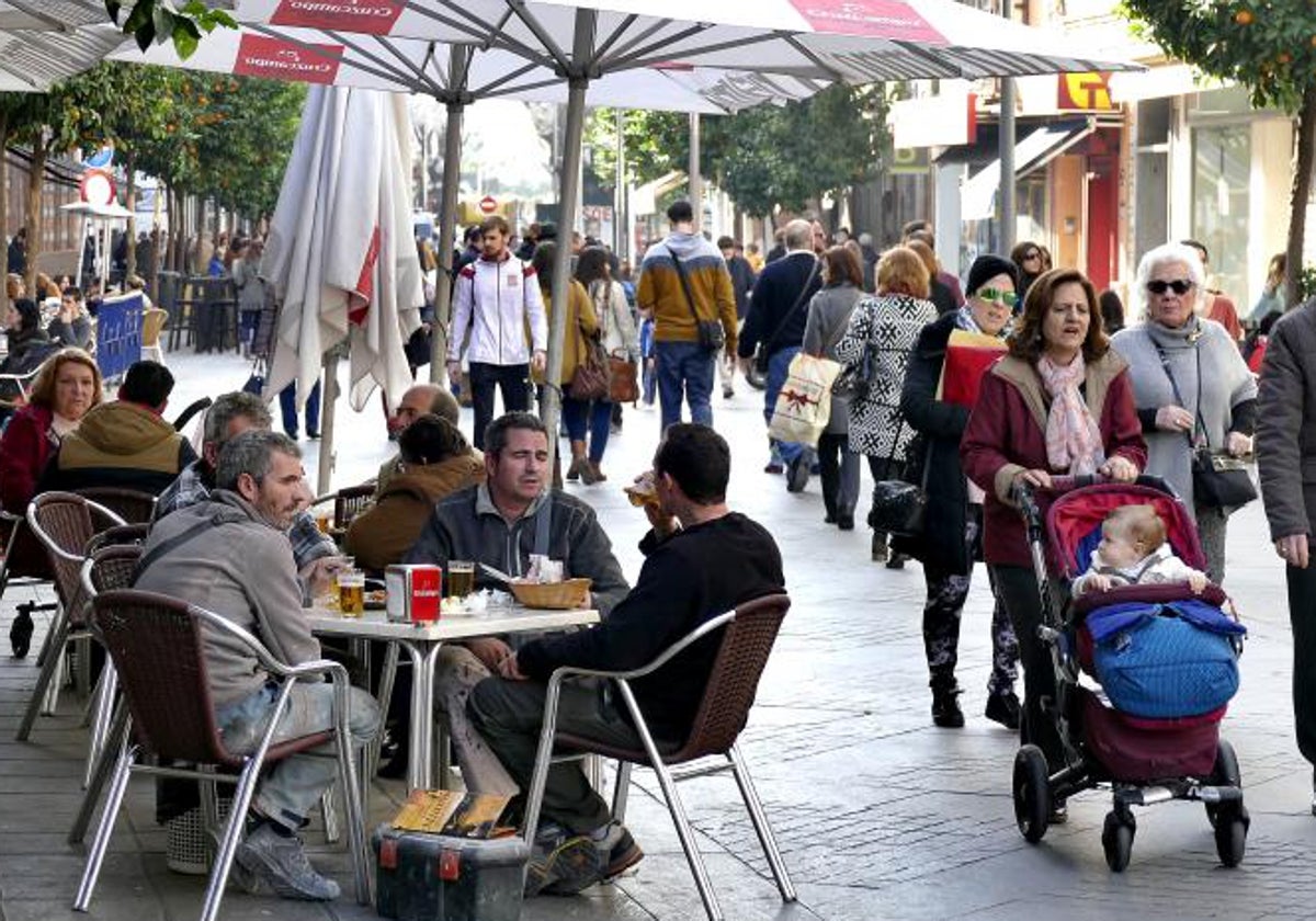 Afluencia de público en la calle San Jacinto