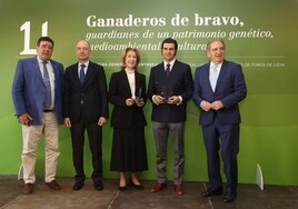 Los ganaderos de bravo reconocen en Sevilla a la familia Guardiola y a Morante de la Puebla