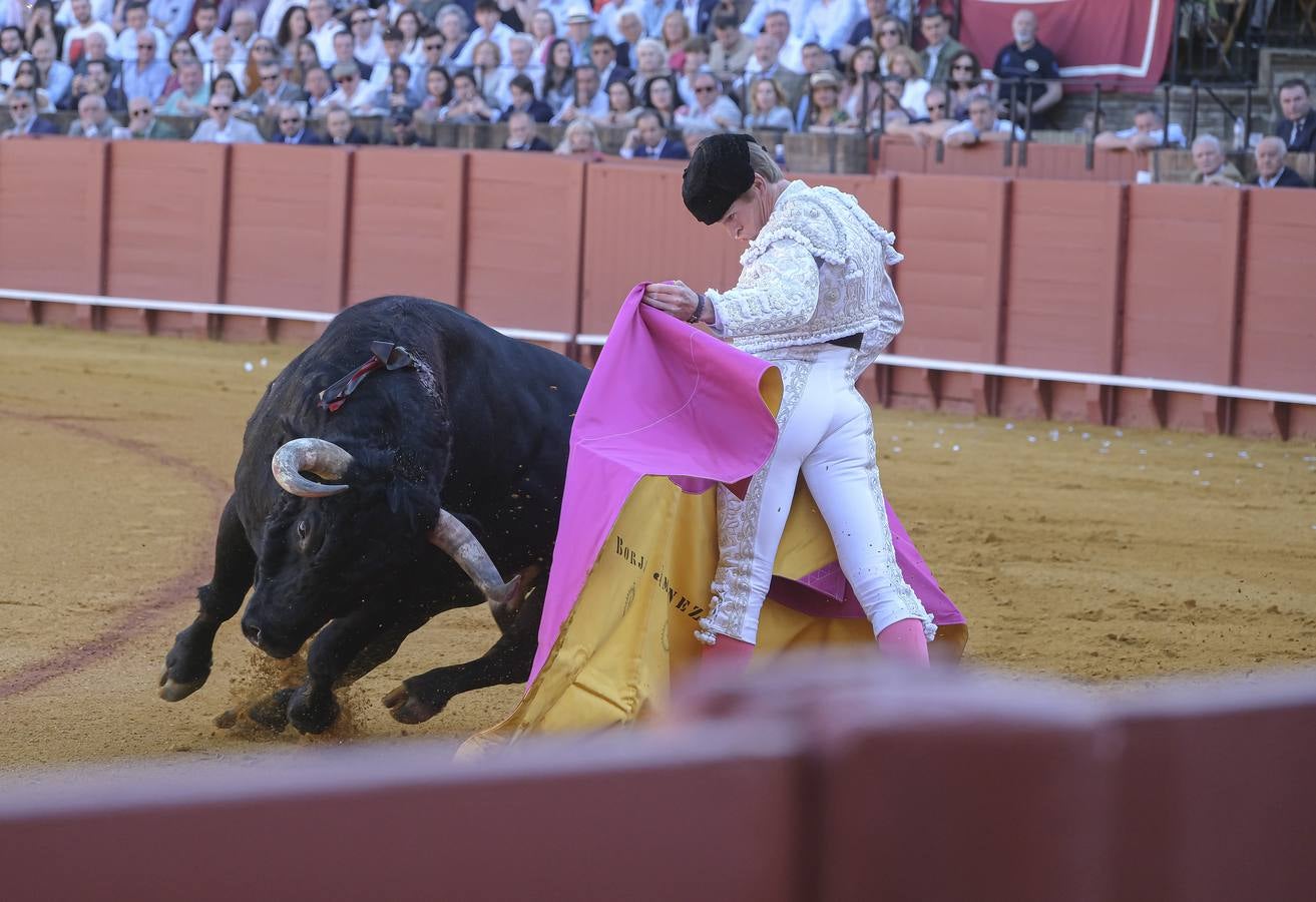 Borja Jiménez, en la corrida del dieciséis de abril de 2023 en la Plaza de Toros de Sevilla 