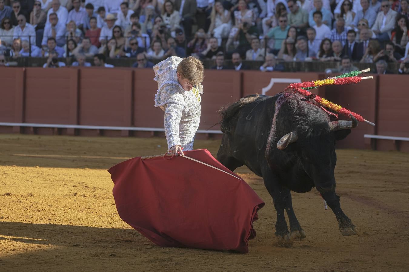 Borja Jiménez, en la corrida del dieciséis de abril de 2023 en la Plaza de Toros de Sevilla 