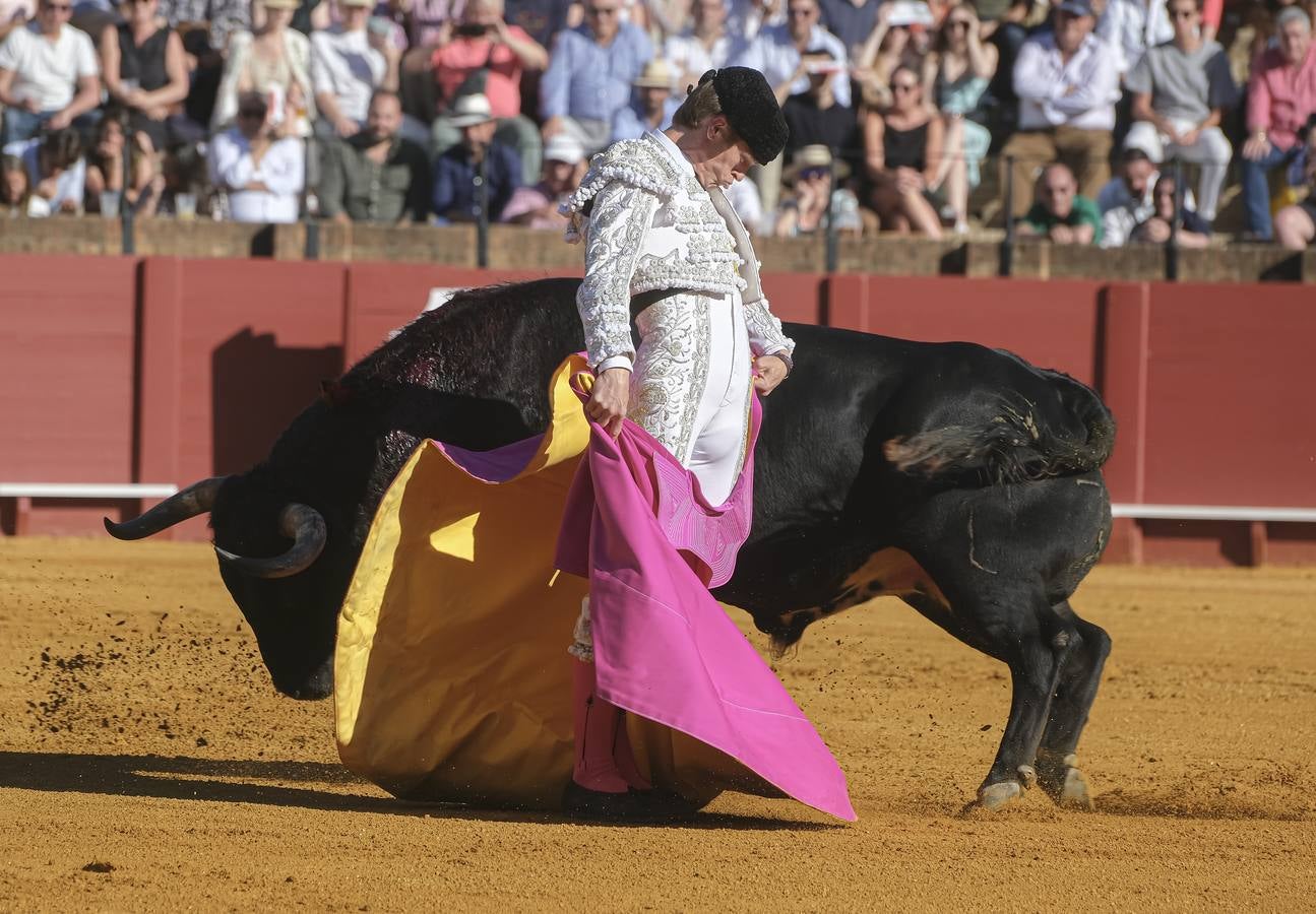 Borja Jiménez, en la corrida del dieciséis de abril de 2023 en la Plaza de Toros de Sevilla 