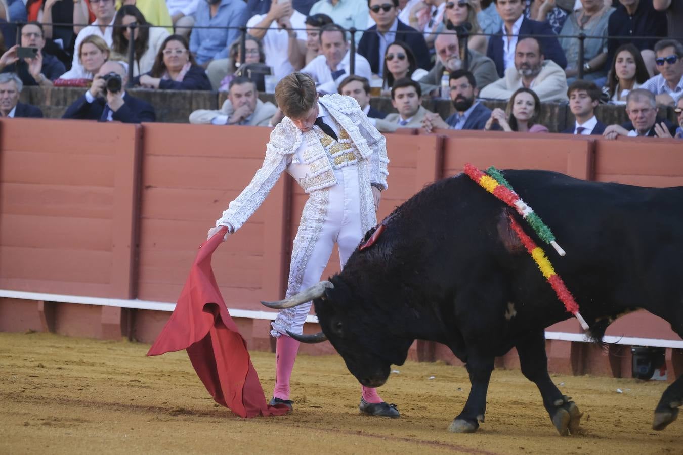 Borja Jiménez, en la corrida del dieciséis de abril de 2023 en la Plaza de Toros de Sevilla 