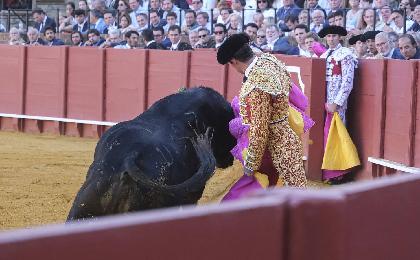 Rafael Serna, en la corrida del dieciséis de abril de 2023 en la Plaza de Toros de Sevilla 