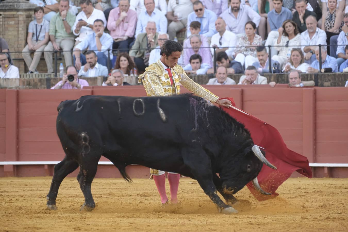 José Ruiz Muñoz, en la corrida del dieciséis de abril de 2023 en la Plaza de Toros de Sevilla 