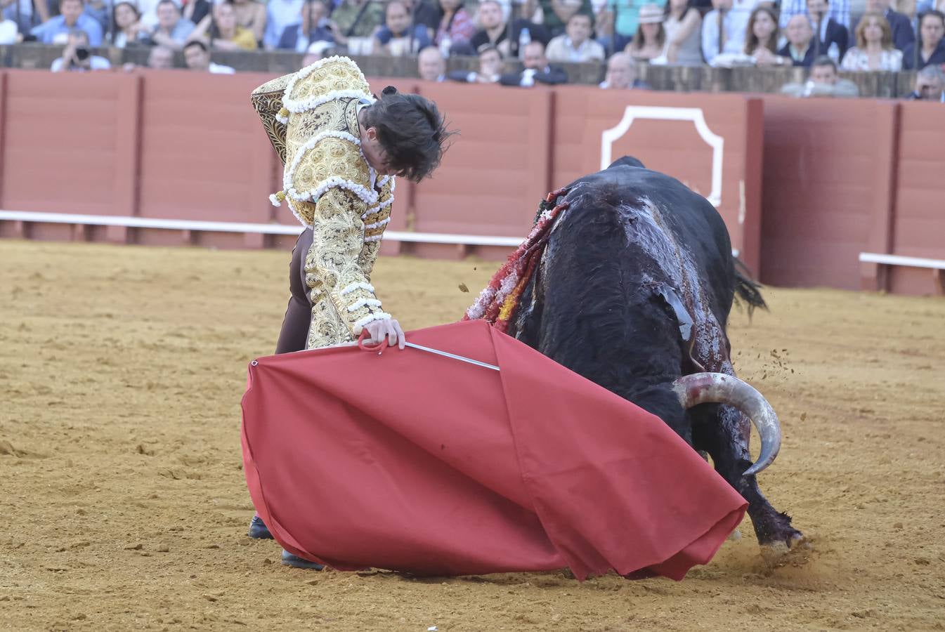Ángel Jiménez, en la corrida del dieciséis de abril de 2023 en la Plaza de Toros de Sevilla 